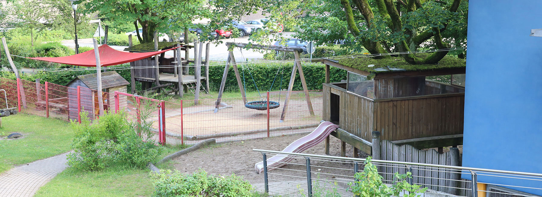 Überblick über den Spielplatz draußen